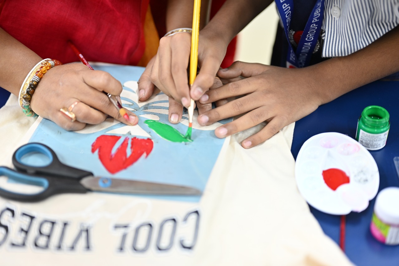 Green Threads: Mom and Me – Paint a Tee